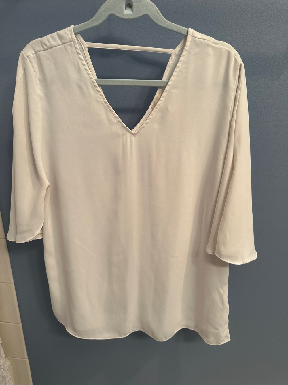 Chico's White V-Neck Lightweight Blouse - Like New!